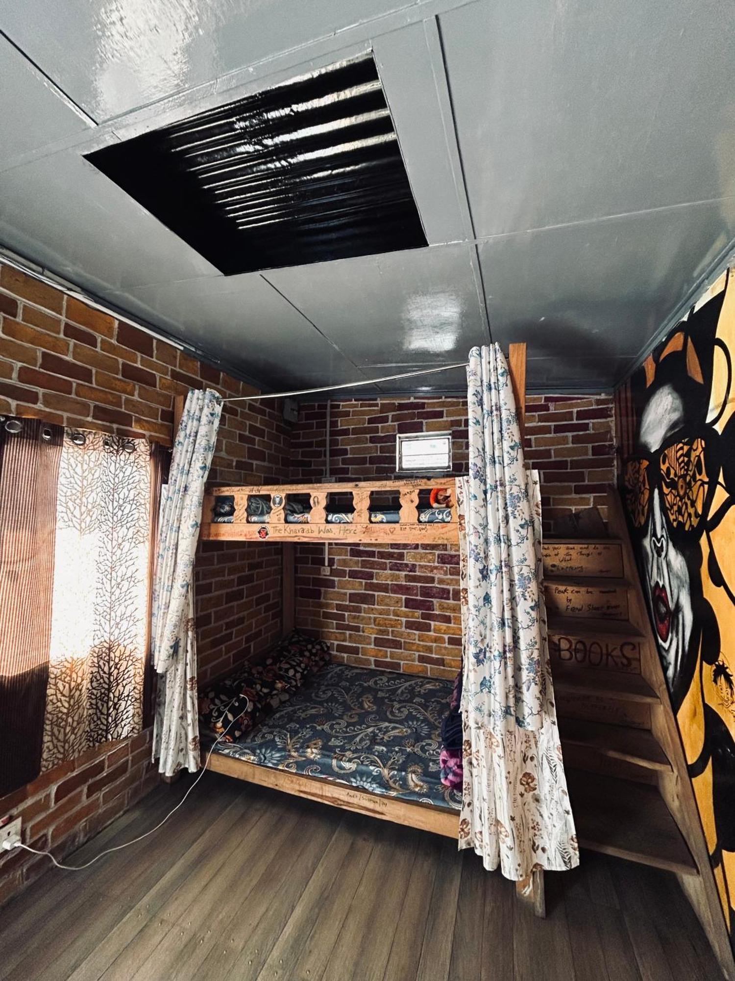 Isabella Hostel Шиллонг Экстерьер фото