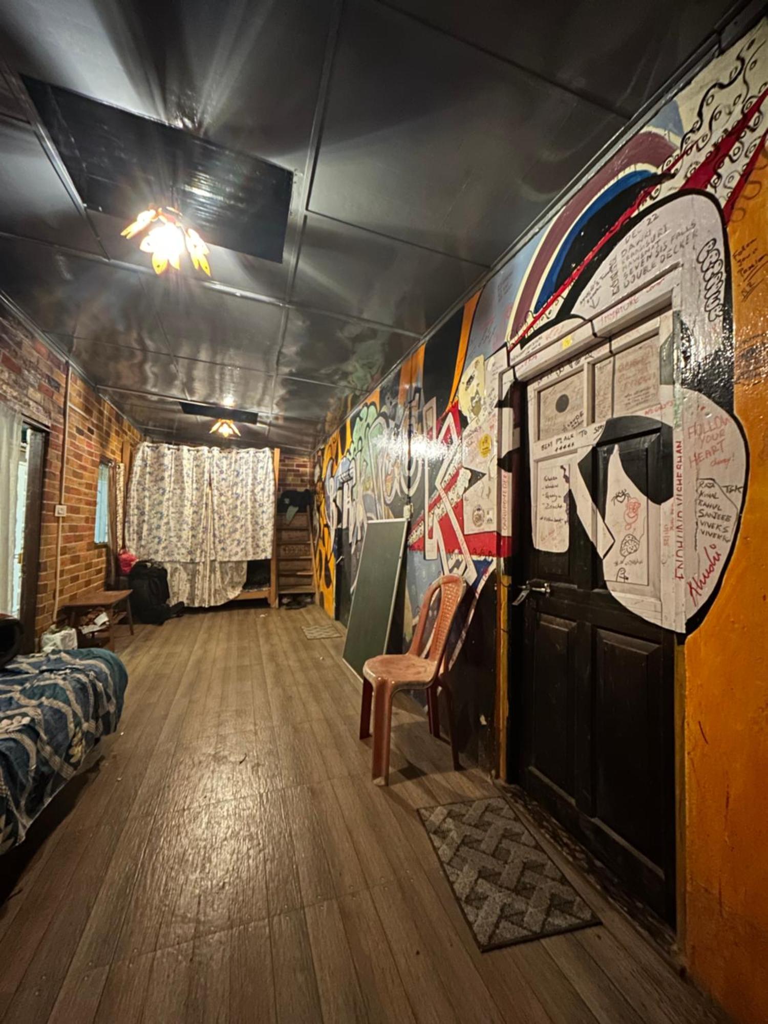 Isabella Hostel Шиллонг Экстерьер фото